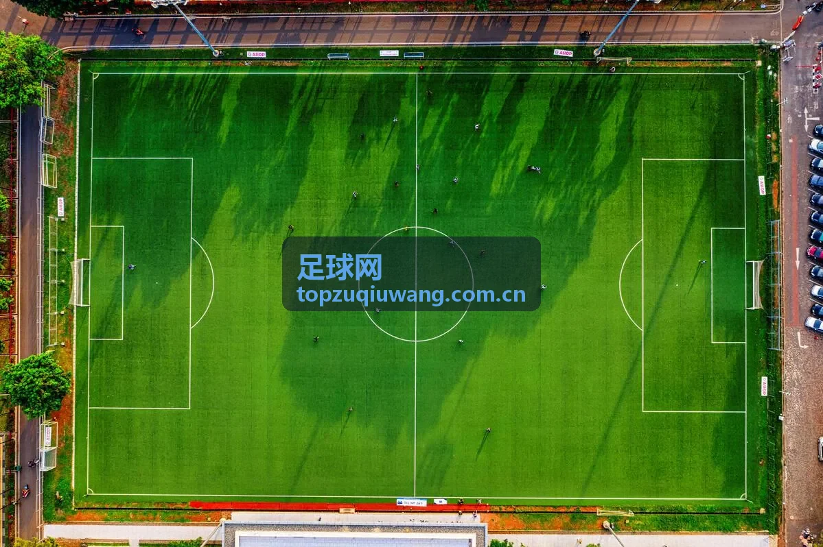 足球网转会窗口动态新闻配图